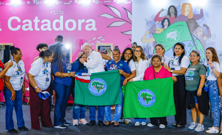 Lula critica prefeitos que criminalizam catadores e anuncia R$ 170 milhões para a categoria