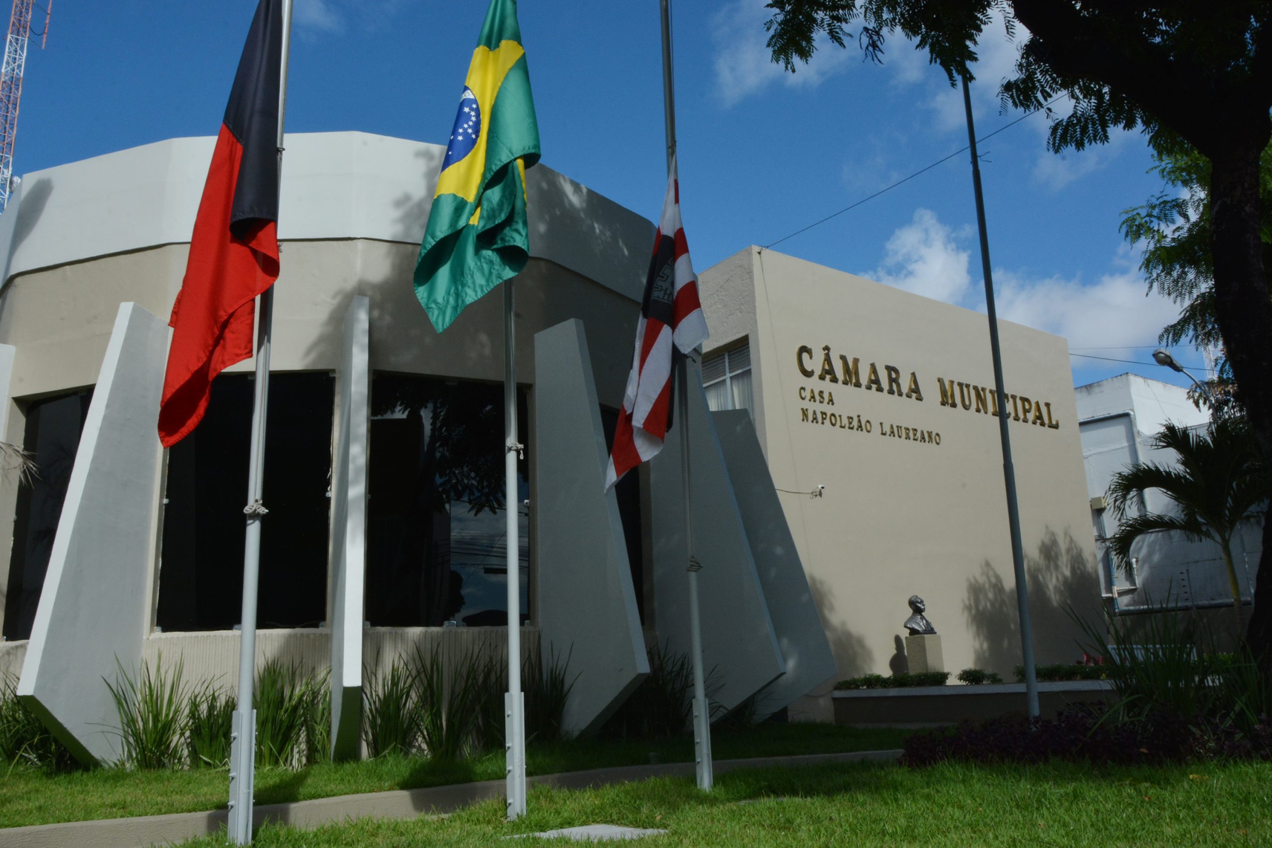 João Pessoa se torna a primeira cidade do Brasil a incluir o sobrenome Bolsonaro em uma lei municipal.