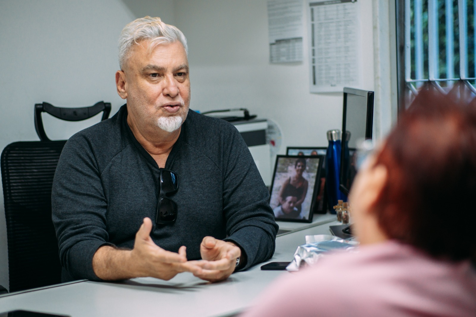 O sociólogo Acioli Neto escreveu livro com entrevistas de profissionais e ativistas