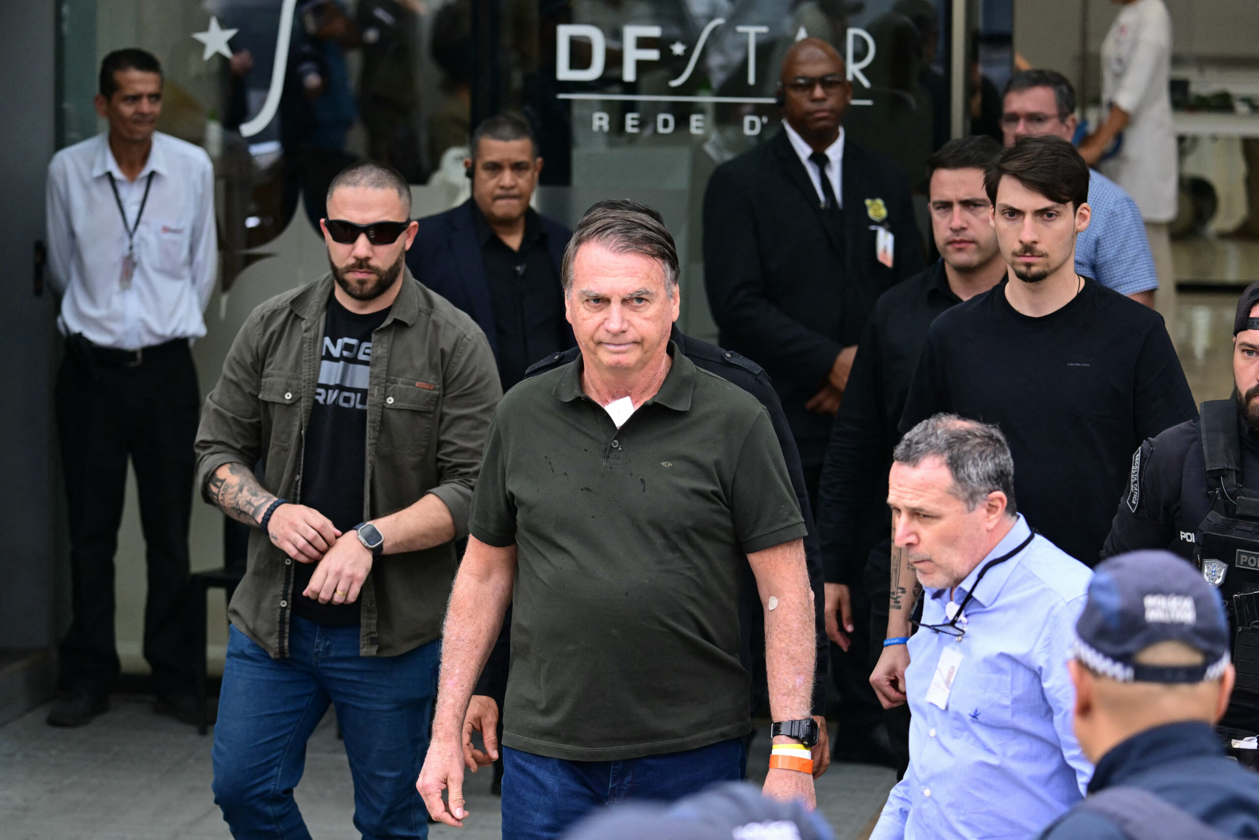 Ex-presidente está internado no hospital DF Star, em Brasília, desde o dia 24 de dezembro.