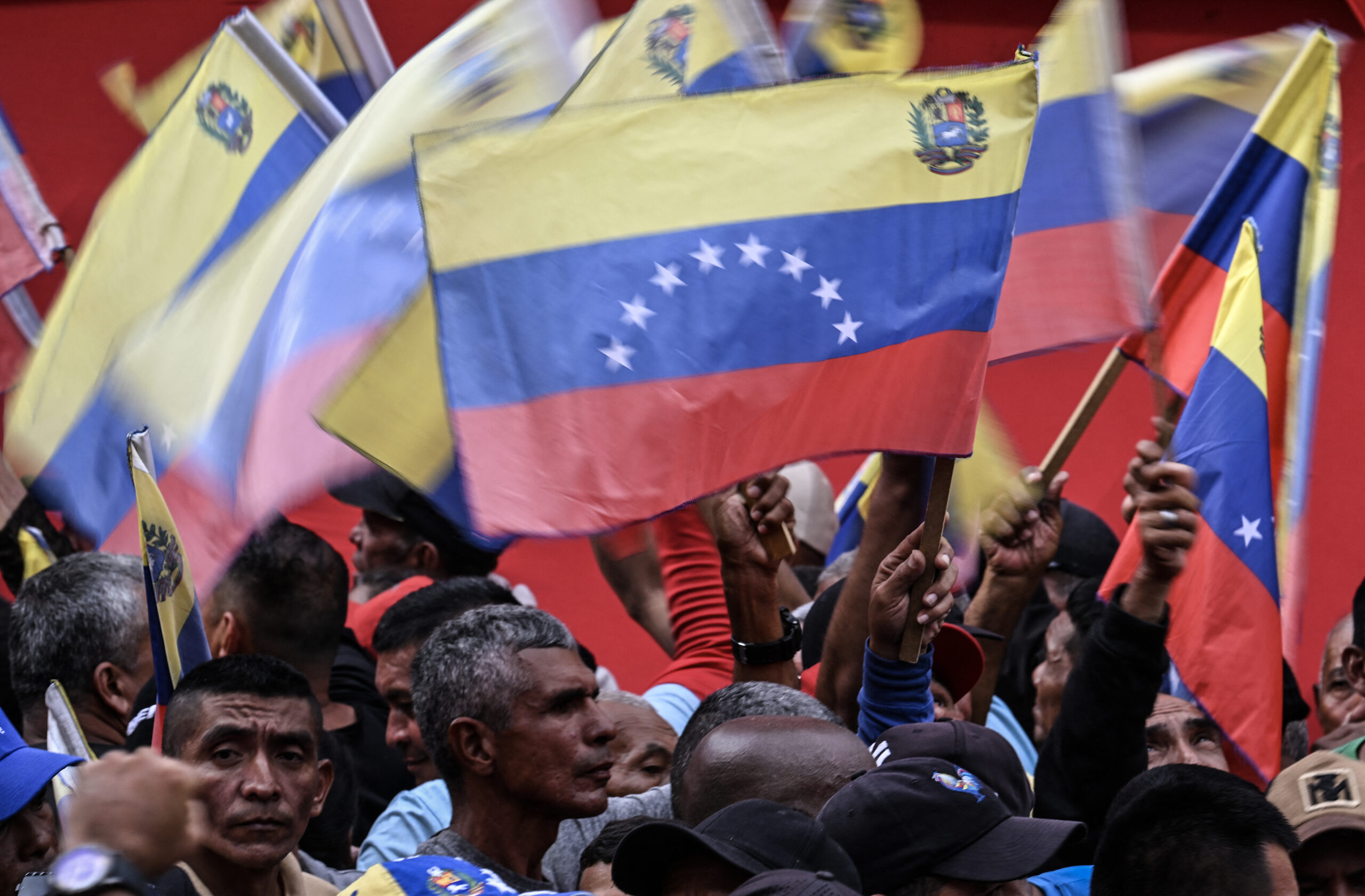 Nesta semana, milhares de venezuelanos marcharam em apoio ao governo de Nicolás Maduro