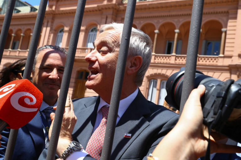 Kast ataca Maduro após mandatário exigir respeito aos venezuelanos que vivem no Chile