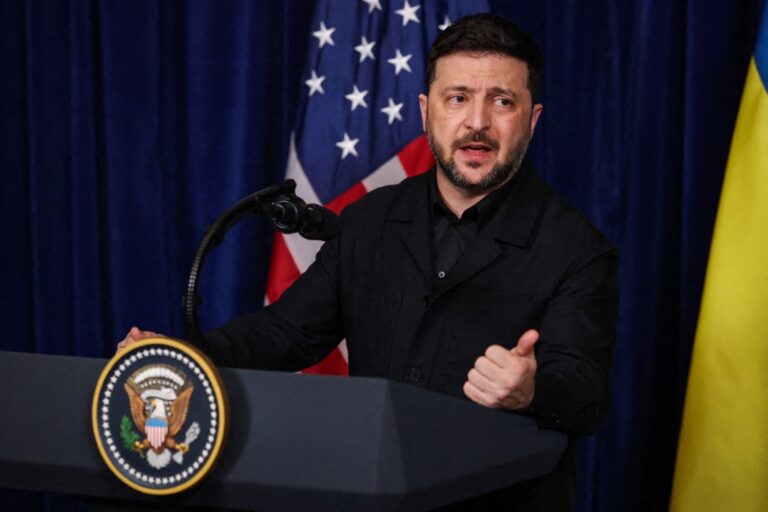 Zelensky afirma compromisso com referendo na Ucrânia sobre recuo de Donbass