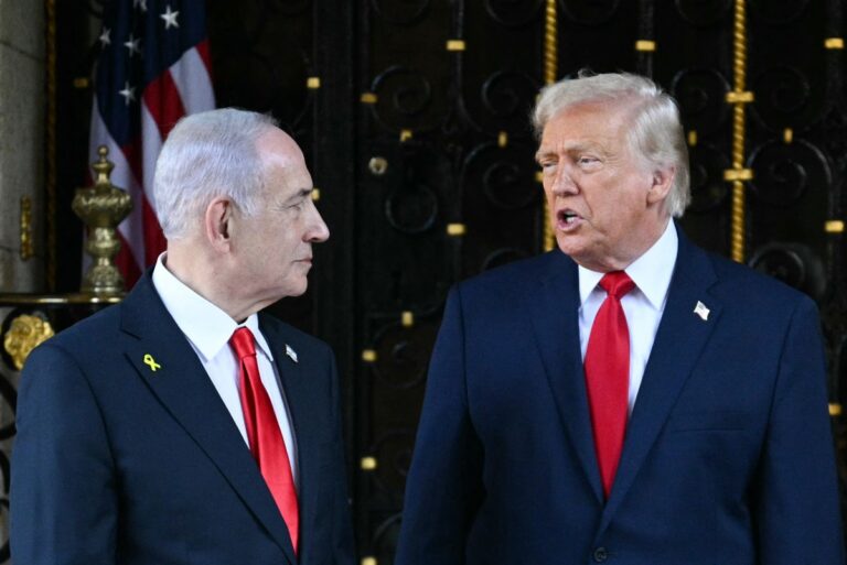 Ao lado de Netanyahu, Trump ameça com novos ataques contra o Irã