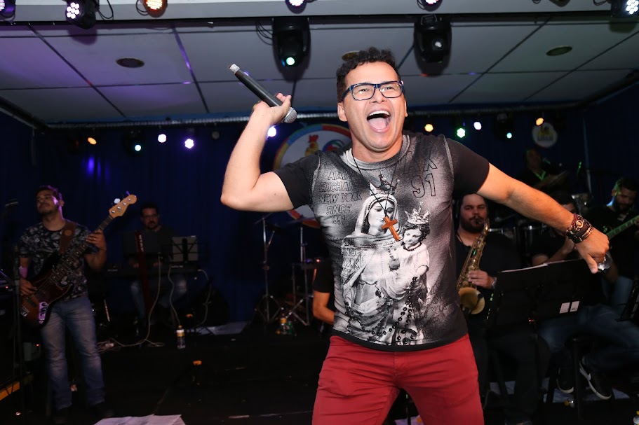 Almir Rouche carrega clássicos do carnaval em seu repertório