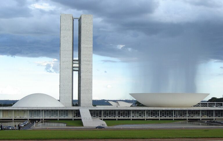 Fragilidade da extrema direita deve avançar poder do centrão para 2026