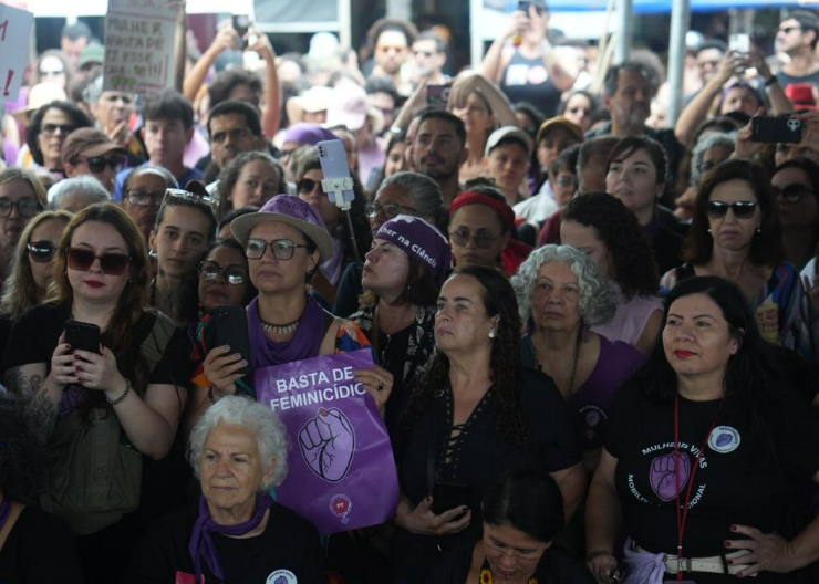'Vivas, livres e sem medo': mobilização pelo fim do feminicídio reúne milhares em Brasília (DF)