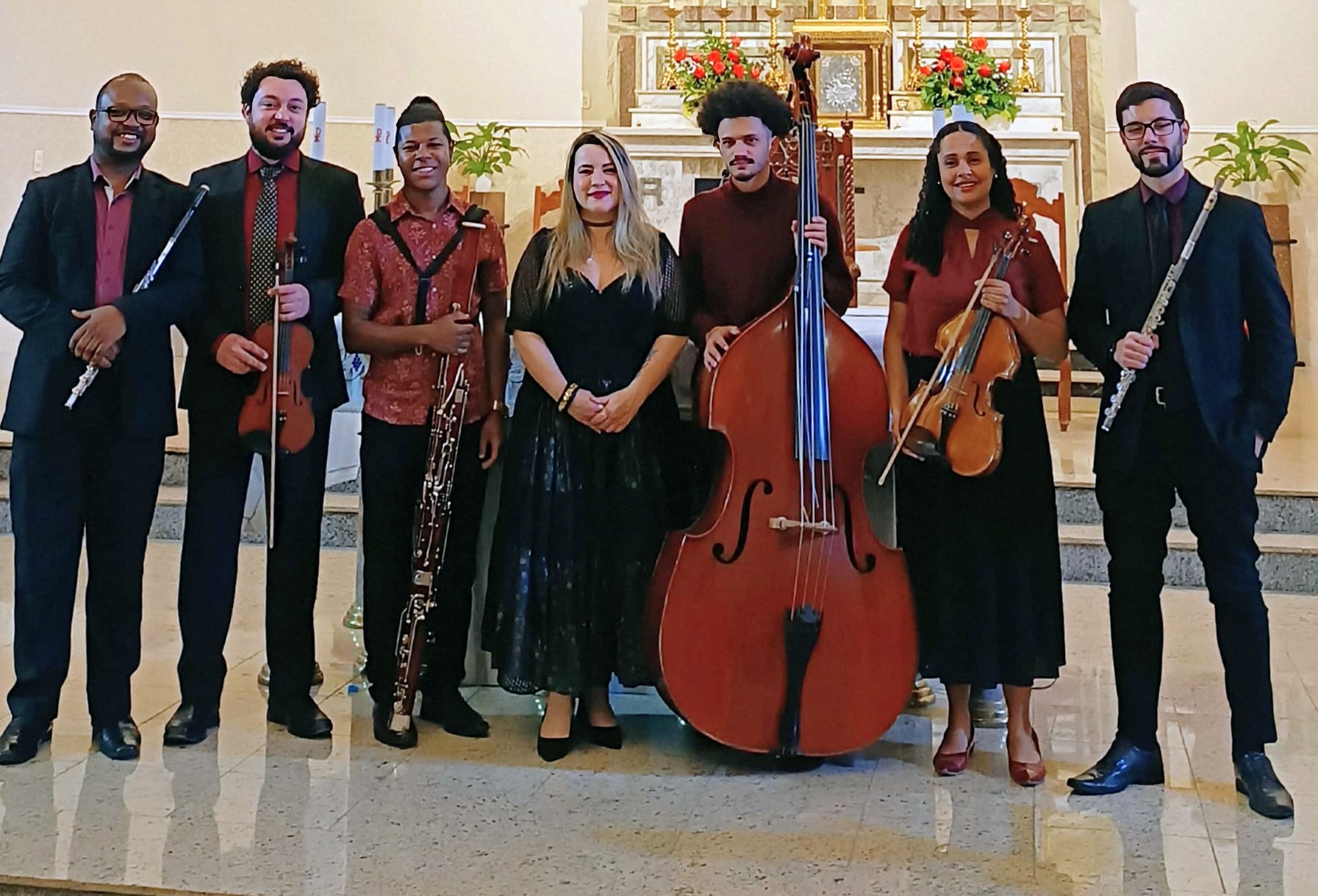 A Orquestra Lux Sonora foi criada em 2016 e tem como proposta resgatar e revisitar o repertório de câmara dos séculos 16 a 18