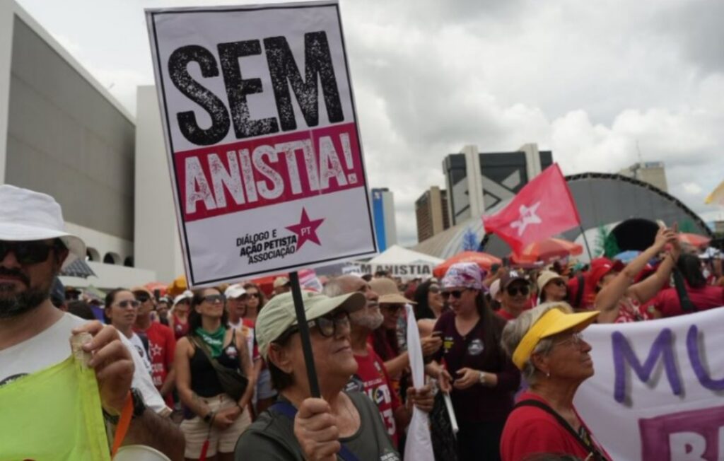 Manifestantes ocuparam as ruas de Brasília (DF) contra anistia a condenados pela trama golpista - Divulgação/Juliana Duarte