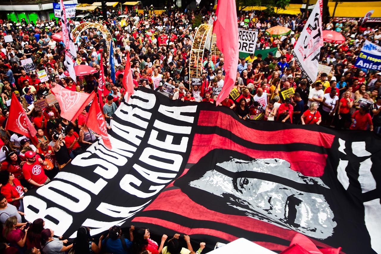 Ato na avenida Paulista contou com a presença de artistas, políticos e movimentos populares