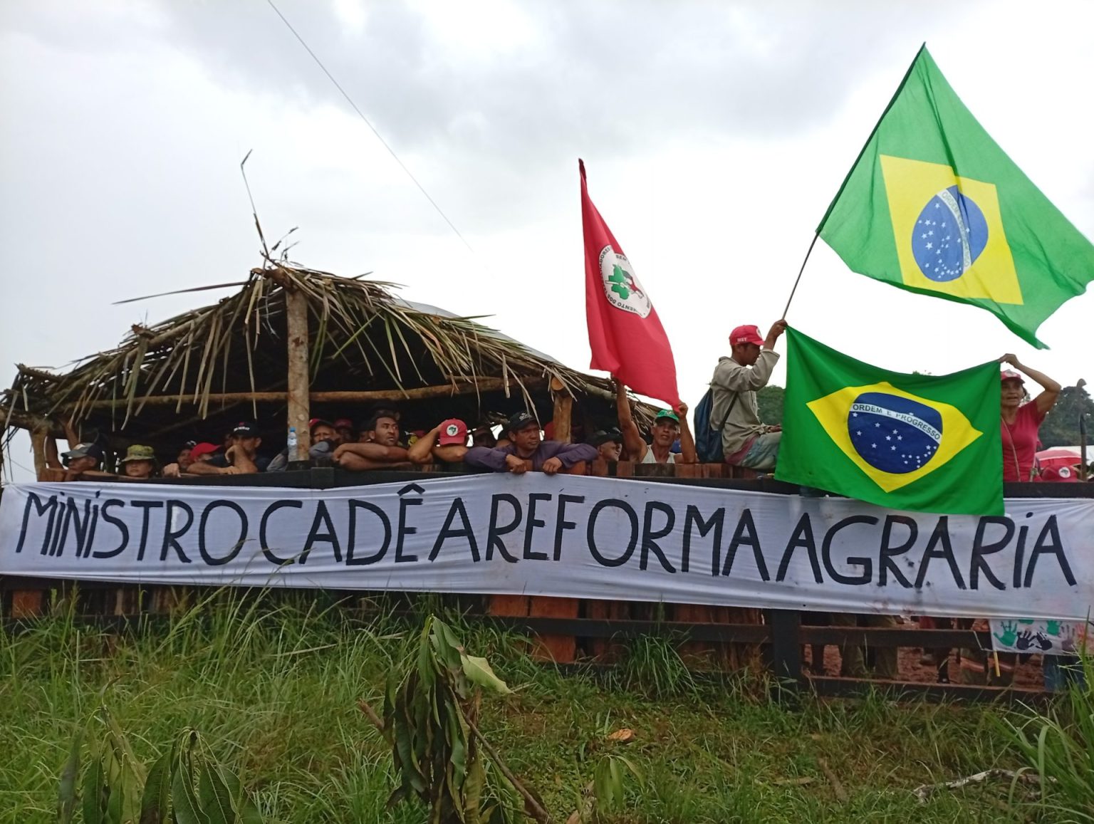 Acampados cobram solução das autoridades.