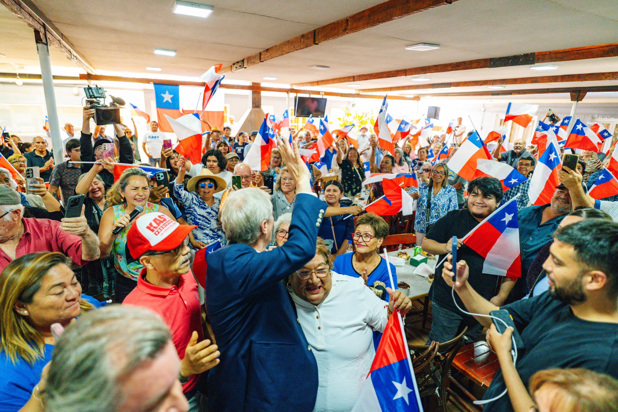 José Kast, de passado ligado à ditadura, deve focar em perseguição a imigrantes