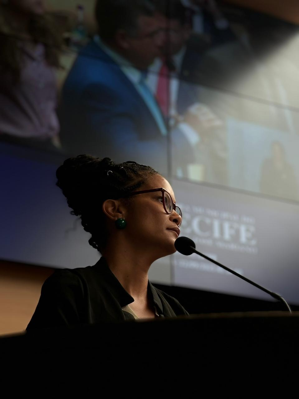 Única vereadora negra do Recife é alvo de pedidos de punição protocolados por parlamentares da direita
