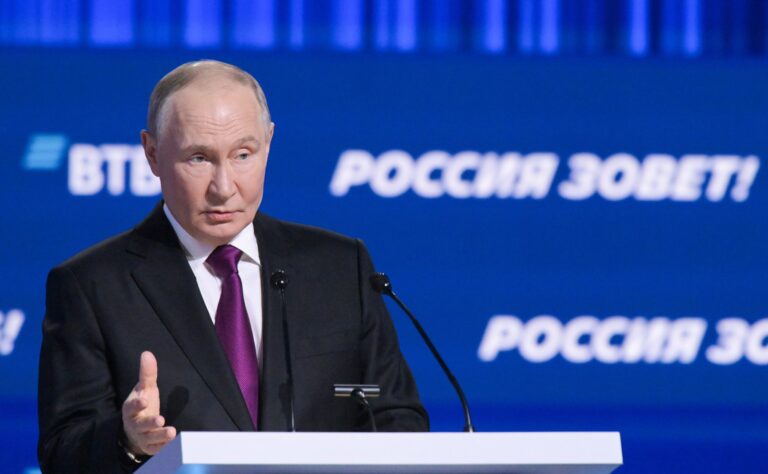 Putin: 'Rússia não quer guerra com Europa, mas se eles começarem, estamos prontos'