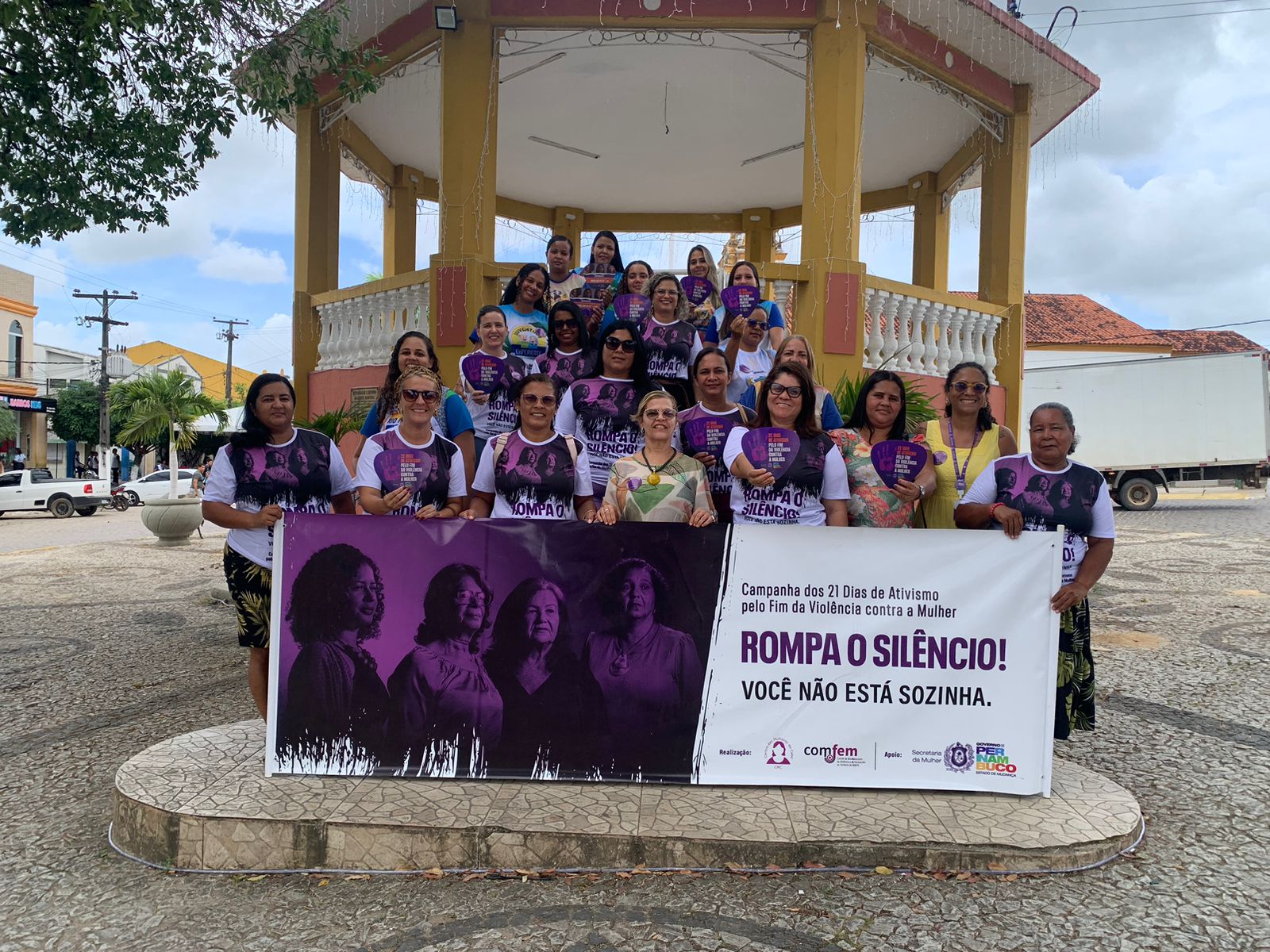 Ação marca encerramento da campanha "Rompa o silêncio! Você não está sozinha"