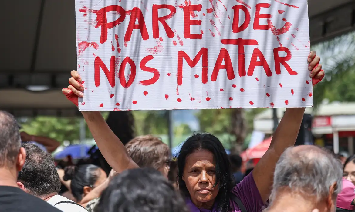 Dados de 2024, da 19ª Edição do Anuário Brasileiro de Segurança Pública, mostram que foram registrados 1.492 feminicídios no país
