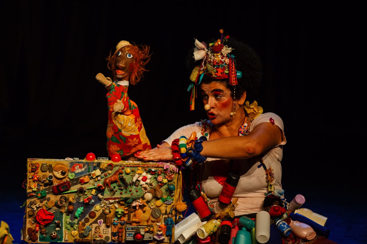 A sertaneja Odília Nunes é idealizadora e também apresenta solo no festival