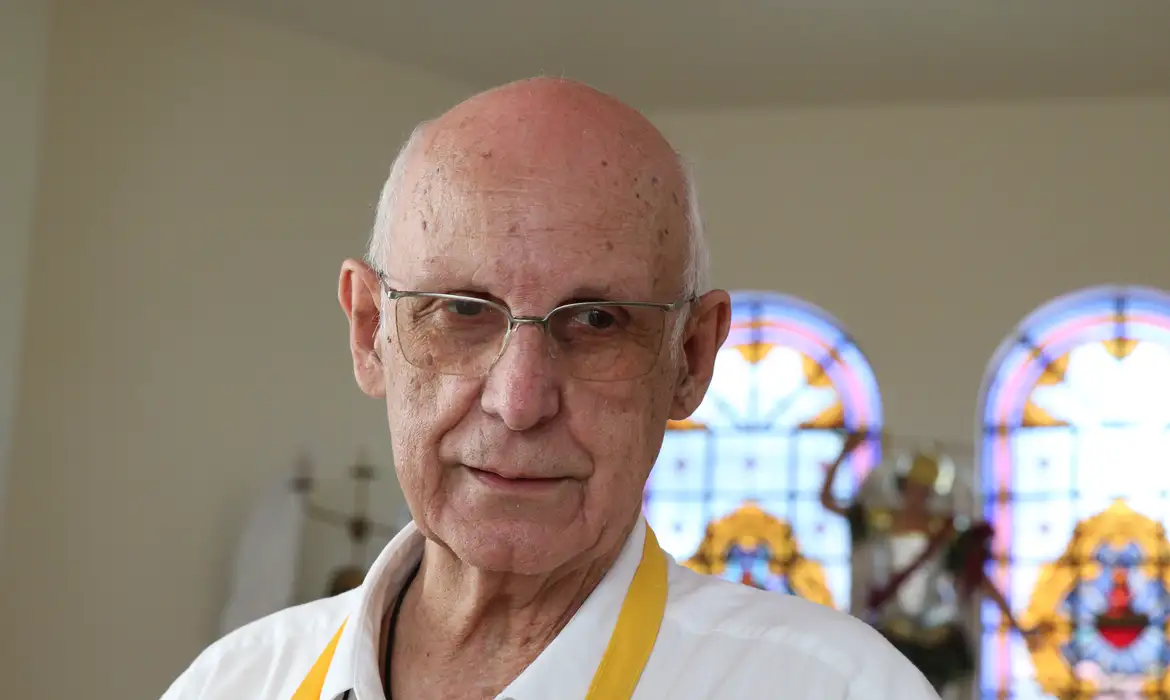 padre Júlio Lancellotti, pároco da população em situação de rua de São Paulo