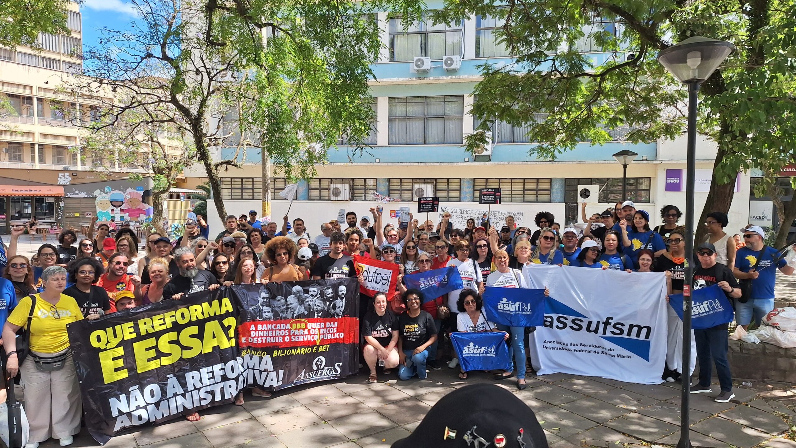 Assufrgs realiza manifestação em Porto Alegre, em dia de luta nacional contra a desvalorização do funcionalismo público e a Reforma Administrativa