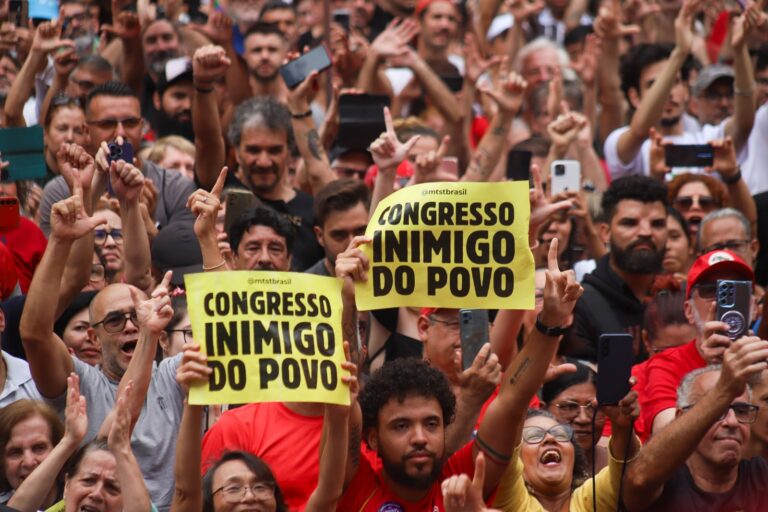 Nas ruas, o povo reforça descontentamento com o Congresso: 'Não pode fazer qualquer coisa'