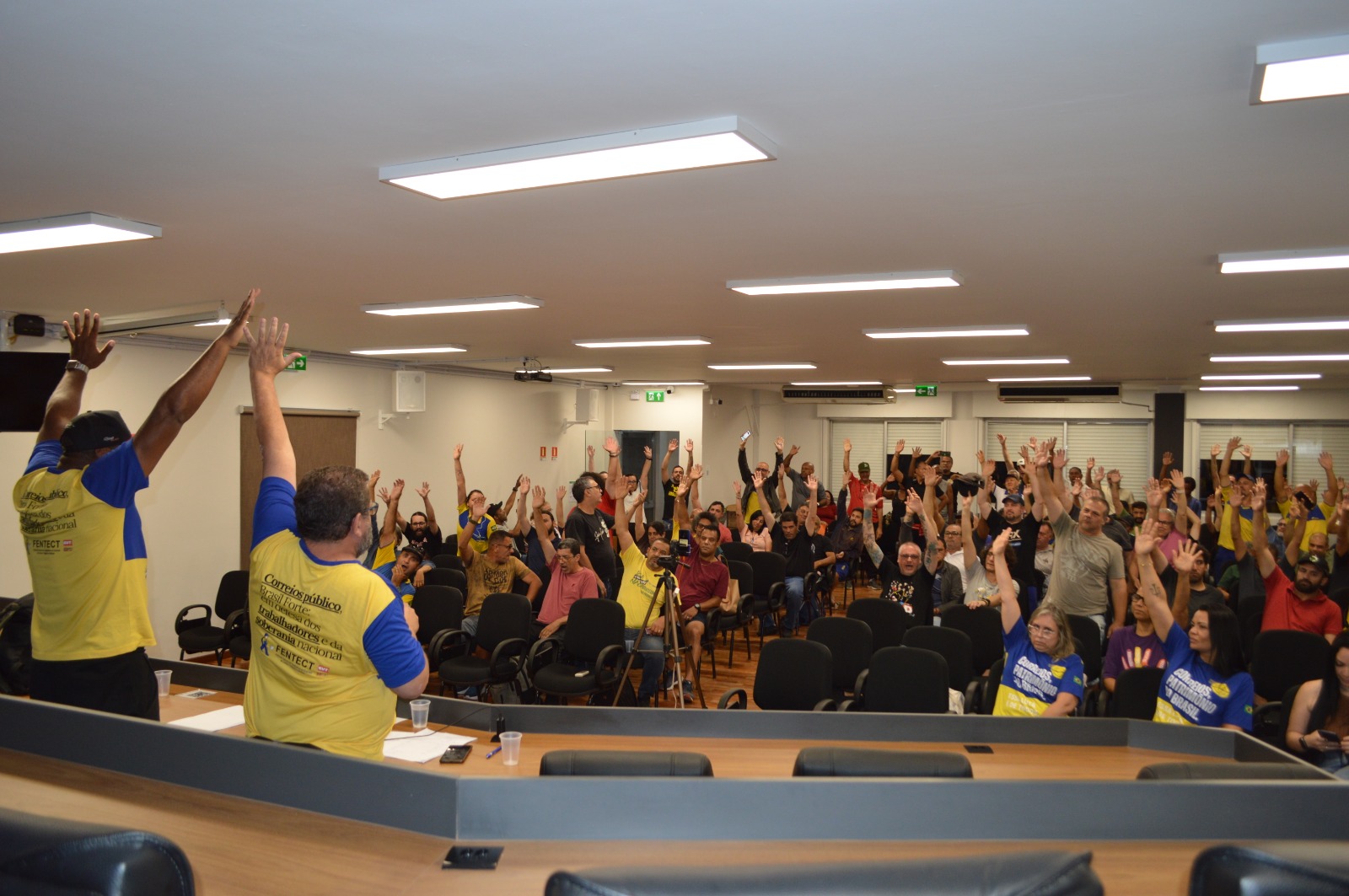 Trabalhadores dos Correios do RS aprovam greve por tempo indeterminado nesta terça-feira (16)