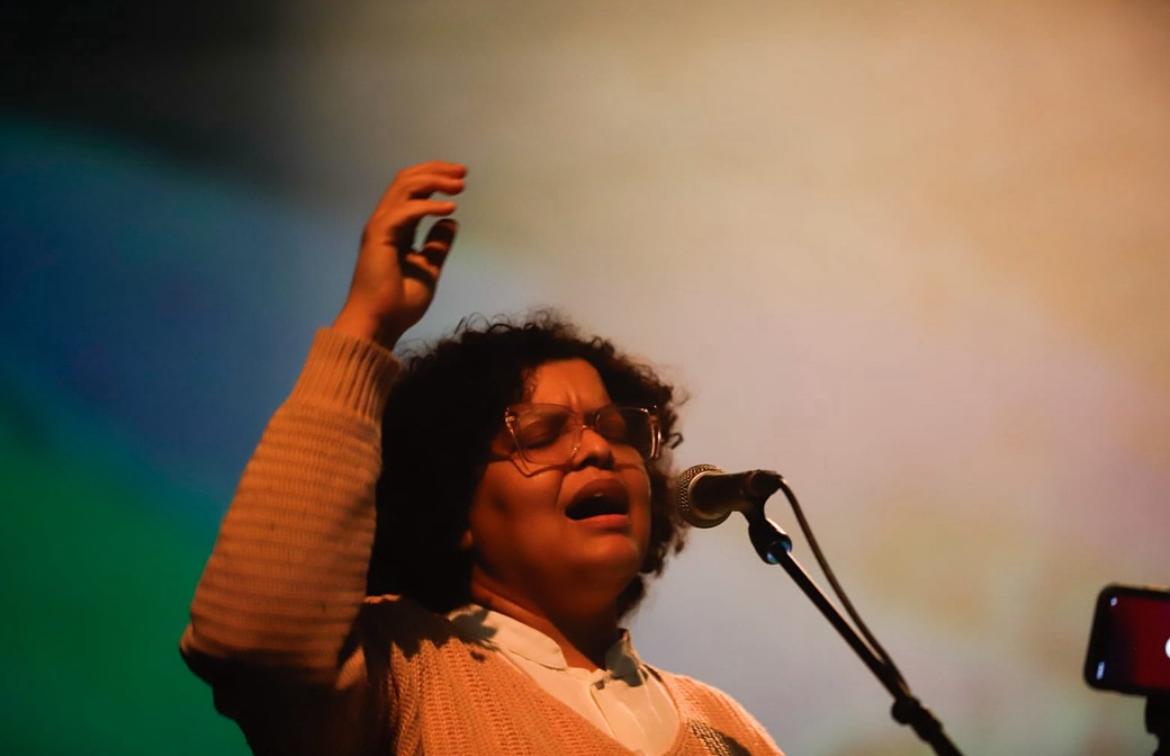 Tatiana Nascimento se apresenta Meio beat Meio Banzo no Sesc Vila Mariana