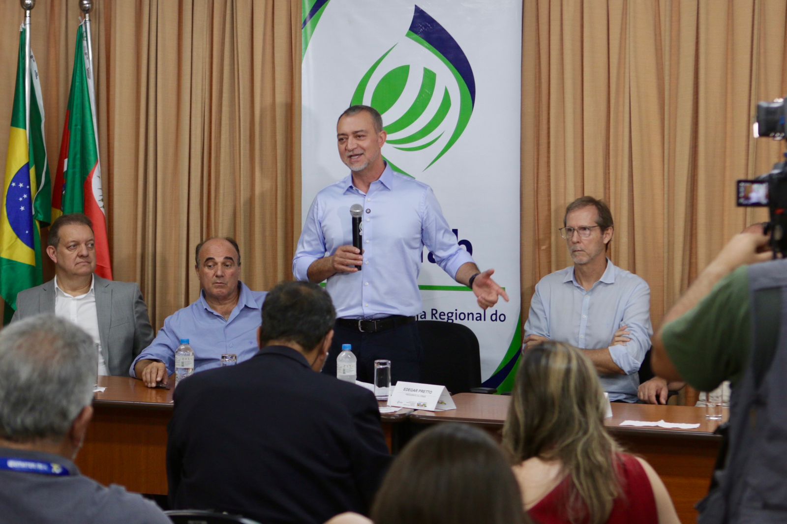 Reunião onde o presidente da Conab, Edegar Pretto, anunciou a operação