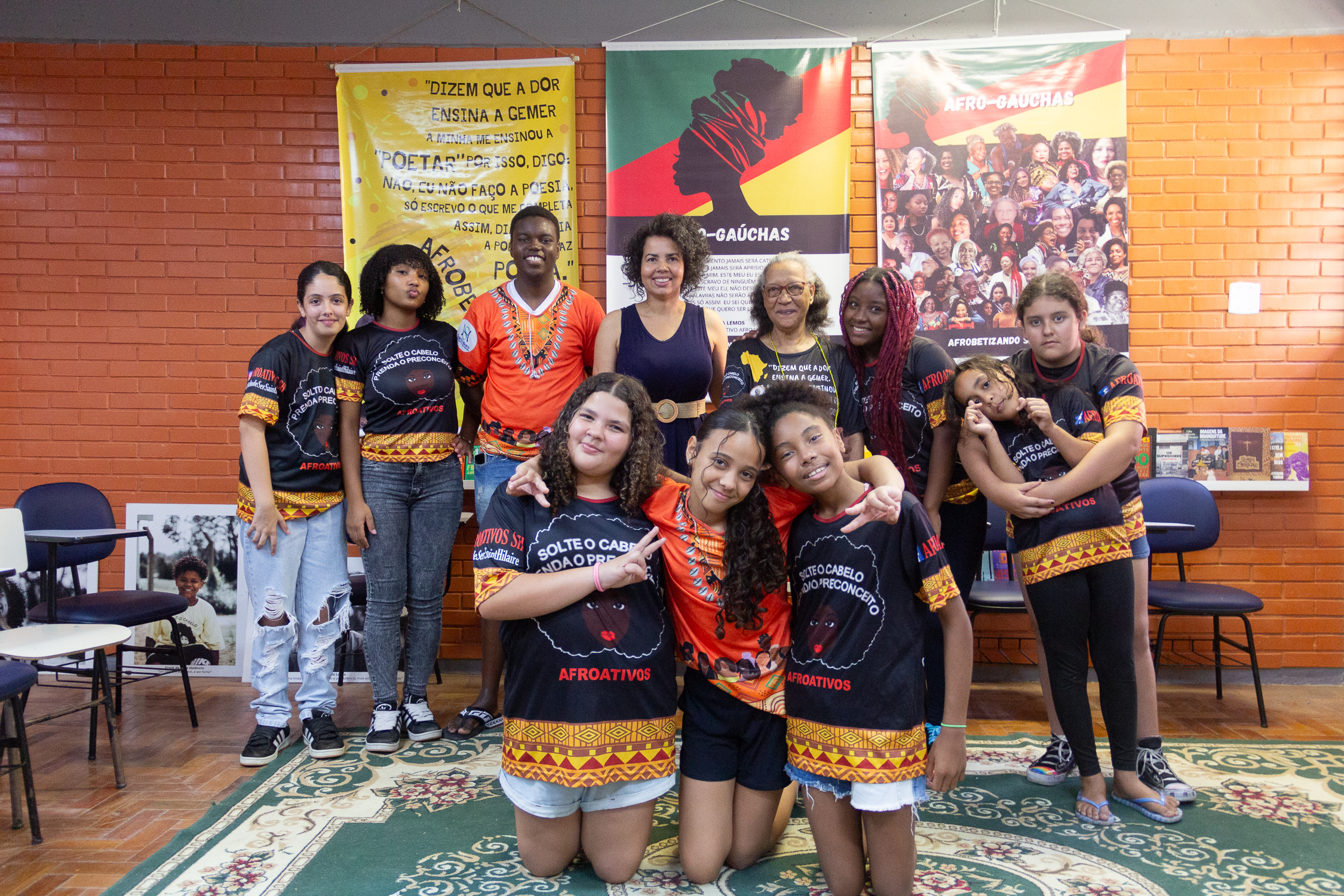 Jovens do Afroativos constroem coletivamente educação antirracista dentro da escola pública