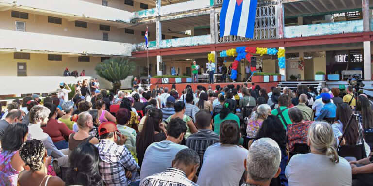 Ativistas de 23 países participam de brigada internacional homenagem a Fidel Castro em Cuba