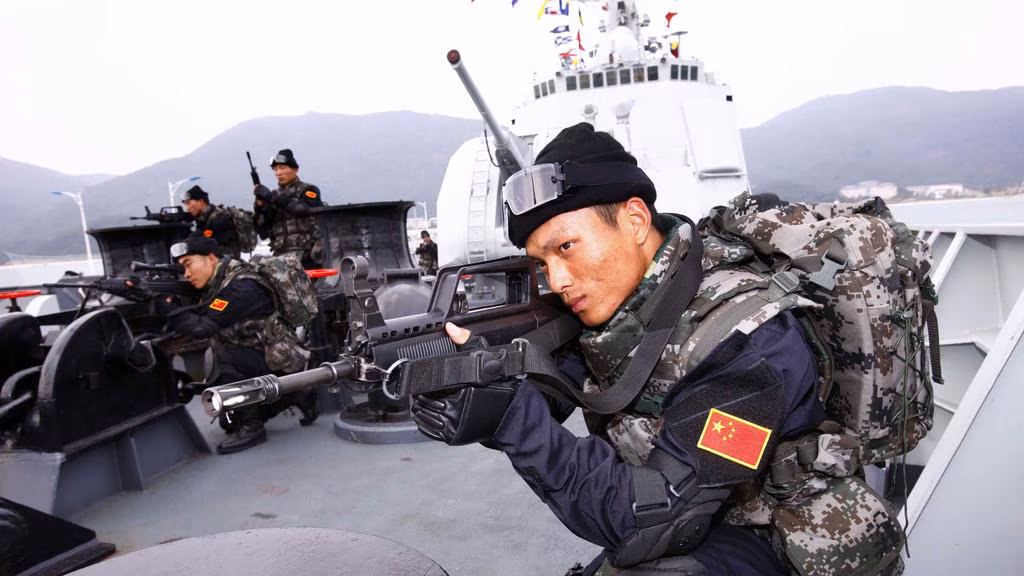 China realiza exercícios militares ao redor de Taiwan e acusa EUA de ingerência