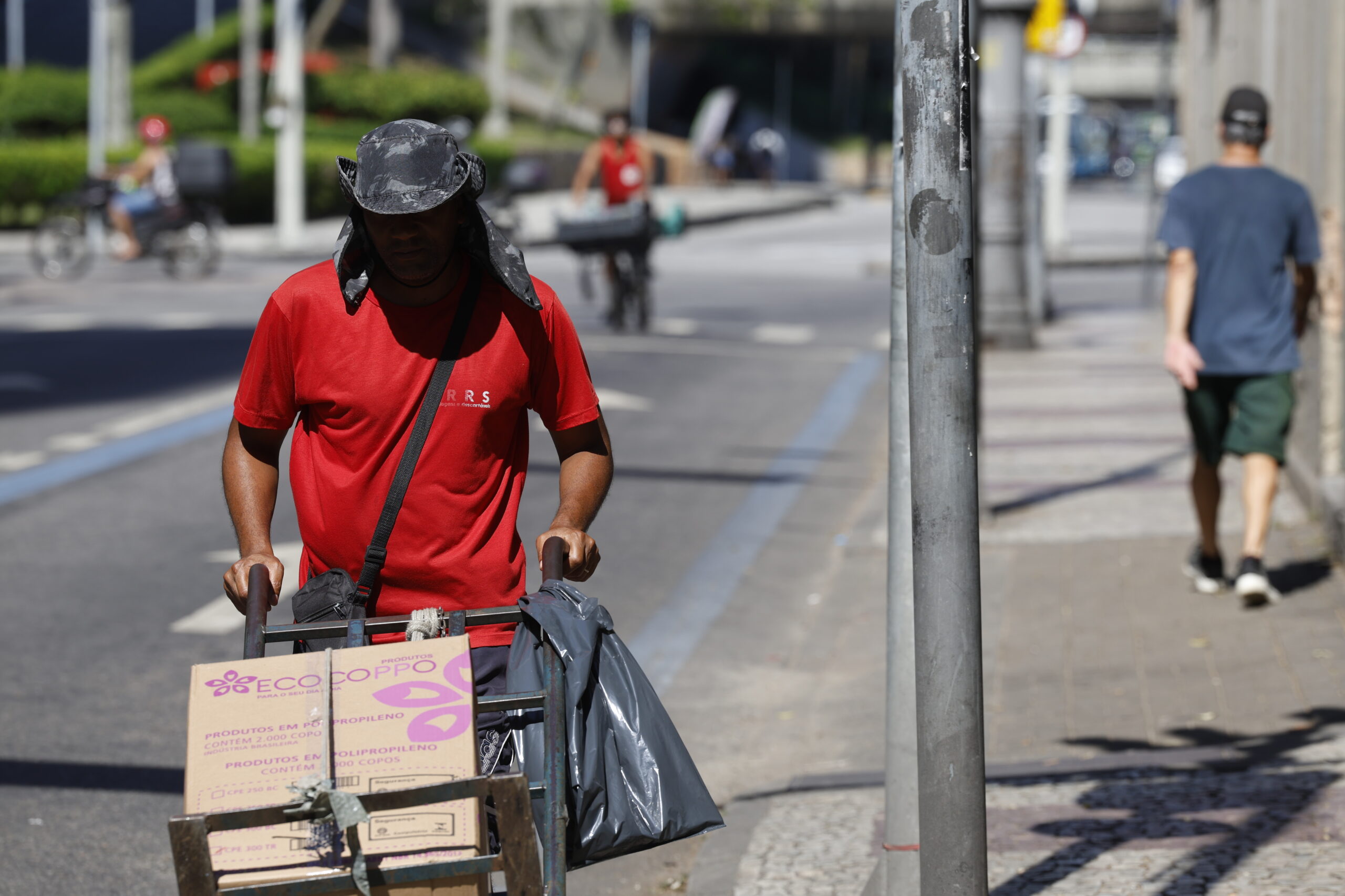 Calor castiga a população de pelo menos oito estados.