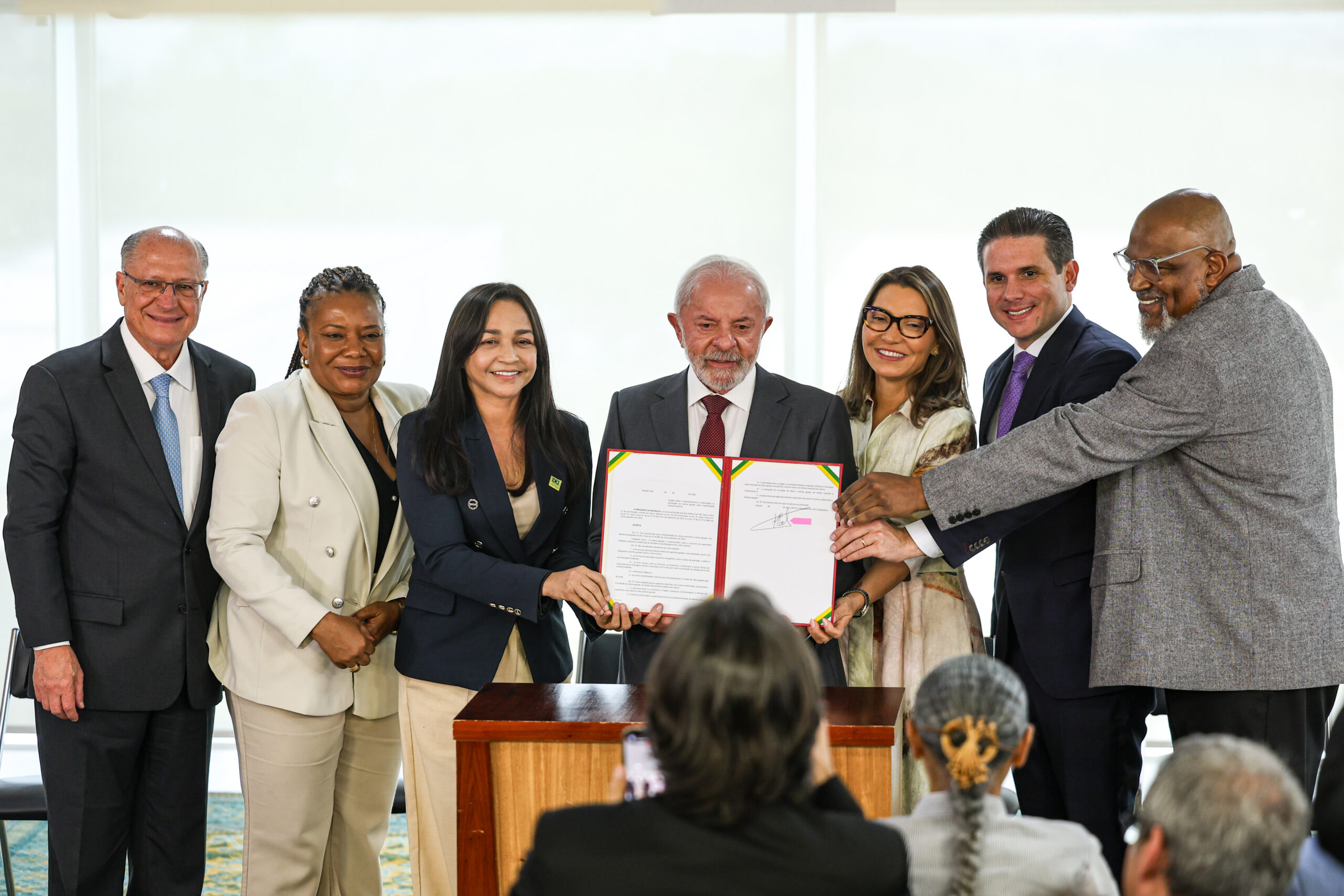 Cerimônia de assinatura do decreto que declara a música gospel patrimônio nacional ocorreu nesta terça (23), no Palácio do Planalto.