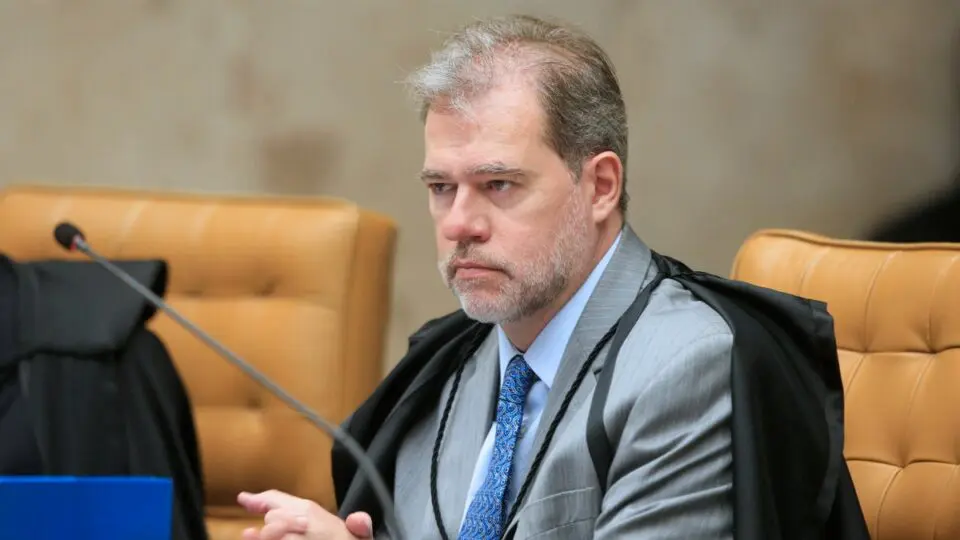 Ministro viajou em jatinho com advogado do caso do Banco Master dias antes de decretar sigilo ao processo