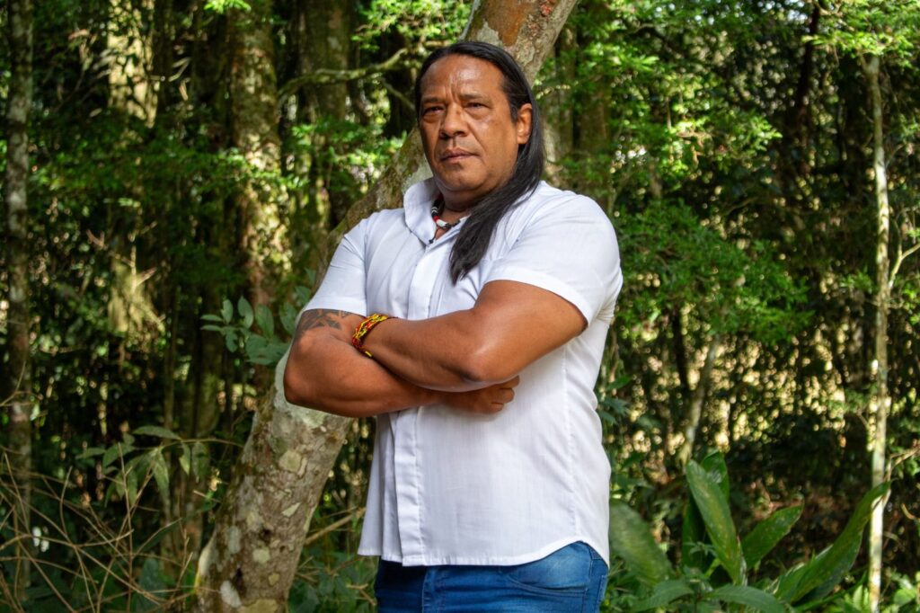 Escritor e ativista indígena Djagwa Tukumbó, autor do livro 'As aventuras de Kara’i Tukumbó – o espírito das águas'