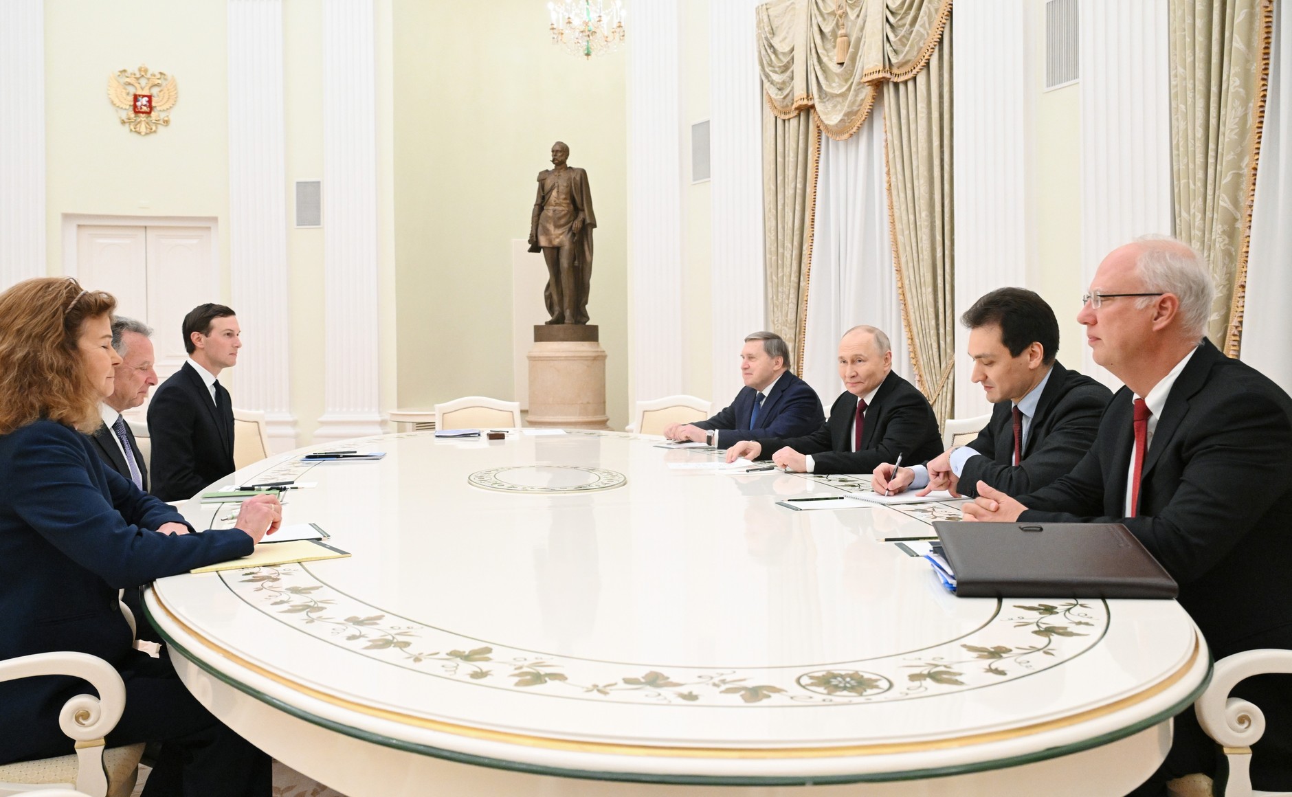 Presidente russo, Vladimir Putin, se reúne com o enviado especial do presidente dos EUA, Donald Trump, Steven Witkoff, no Kremlin, para discutir o plano de paz sobre a Ucrânia