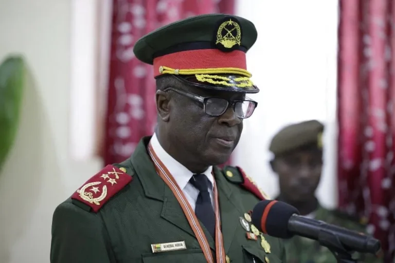 General Horta N’Tam, até então chefe do Estado-Maior do Exército, se proclamou presidente interino | Crédito: Patrick Meinhardt/AFP