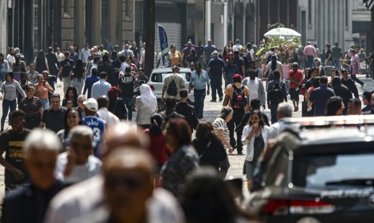 Políticas sociais impulsionam menor índice de pobreza no Brasil em mais de uma década