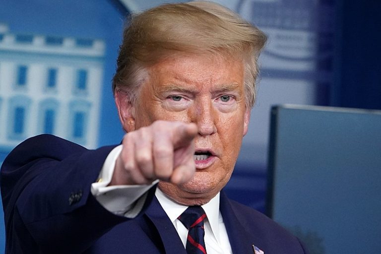 Trump incita golpe no Irã e pede que população 'ocupe instituições' 