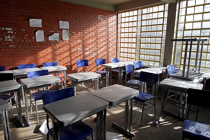 "Nos cabe a denúncia, a luta coletiva e o apoio à comunidade escolar em redes de construção coletiva na defesa da escola plural e democrática"