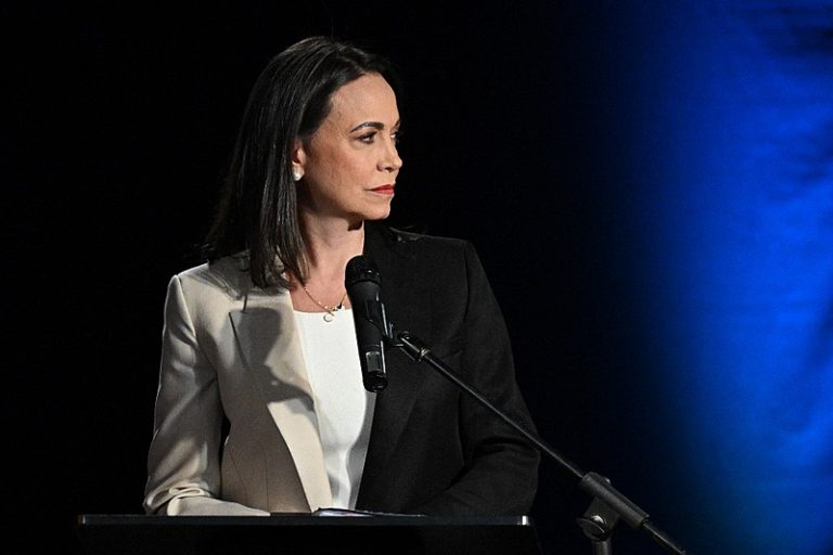María Corina, que recebeu o Prêmio Nobel da Paz. é aliada a Donald Trump e já defendeu intervenção militar na Venezuela