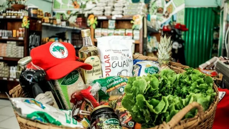 cesta do MST da reforma agraria de alimentos