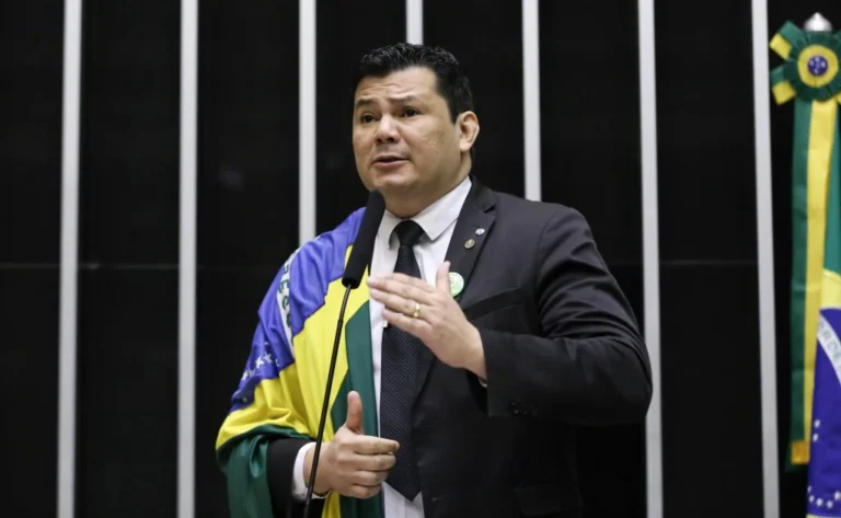 Inelegibilidade de bolsonarista por violência política reforça luta das mulheres, diz deputada