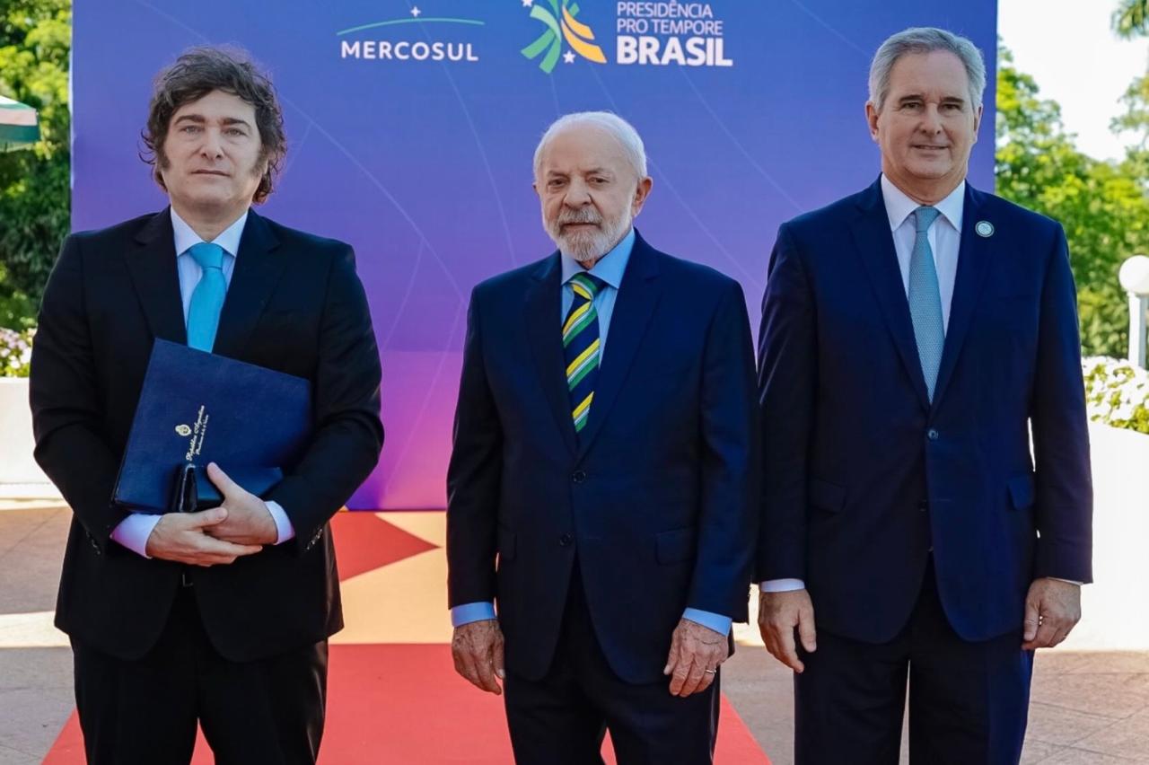 A Cúpula do Mercosul escancarou a distância entre Milei e Lula