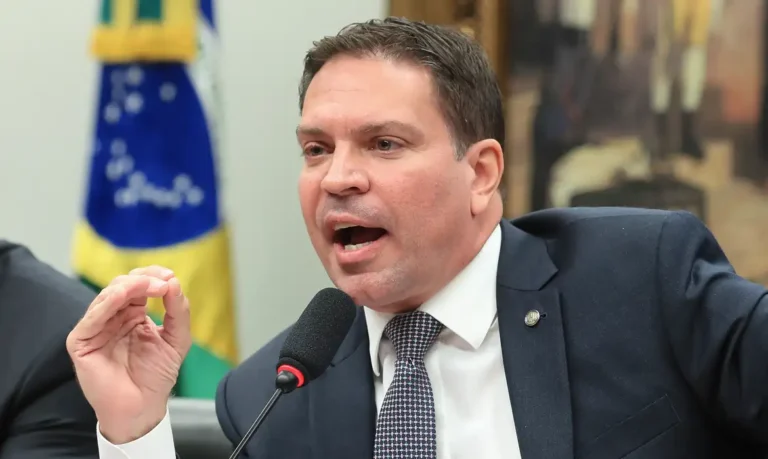 Ramagem é preso pelo ICE nos EUA depois de passar 8 meses foragido