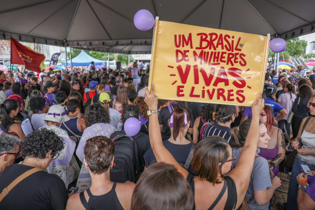 Levante Mulheres Vivas realiza ato na área central de Brasília para denunciar o feminicídio e todas as formas de violência contra mulheres