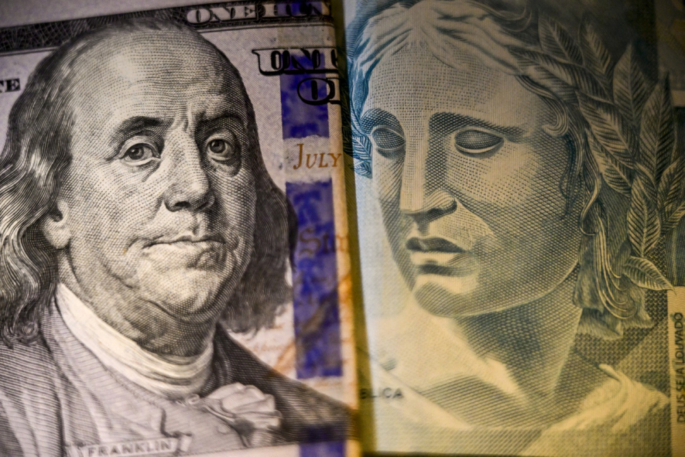 O sistema financeiro é estruturado para dificultar o abandono do dólar