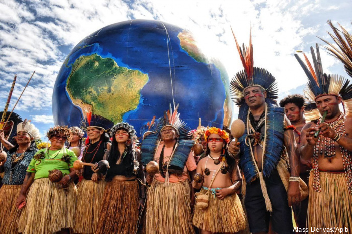 A Terra está infeliz com a catástrofe climática capitalista