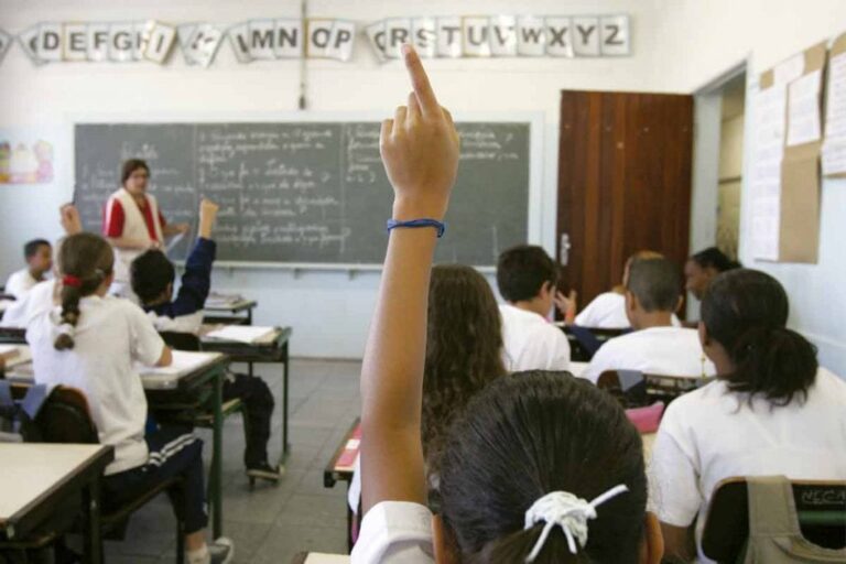 Educação de qualidade nas escolas privadas significa valorizar e respeitar seus professores