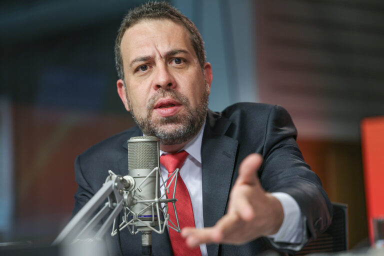Após 1ª reunião com motoristas, Boulos convida aplicativos a debater de ‘coração aberto'