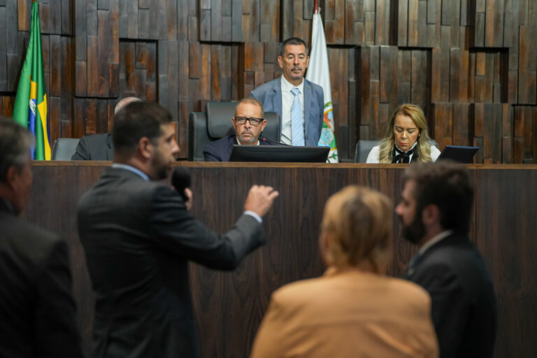 Última sessão do ano da Alerj aprova orçamento do governo e gratificação faroeste